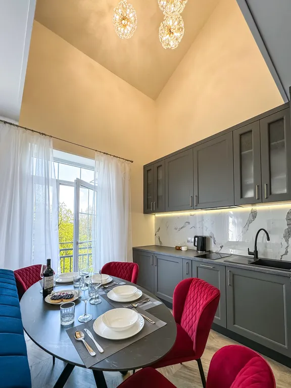 Дизайнерские 2-уровневые апартаменты в 5 минутах от моря