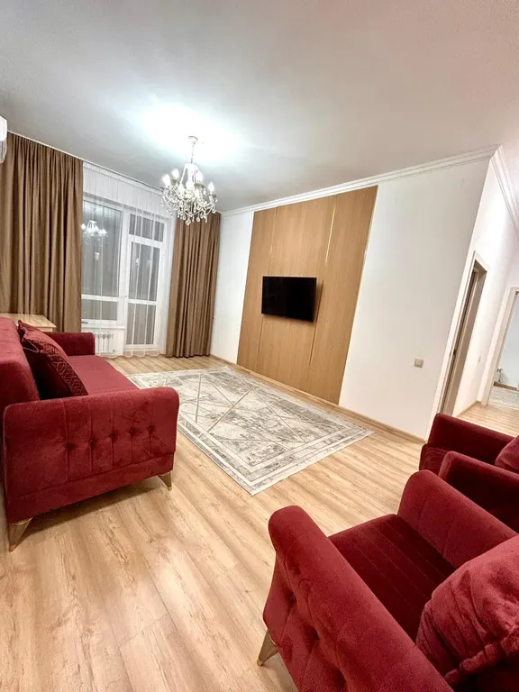 Трехкомнатная квартира около Mega Silkway