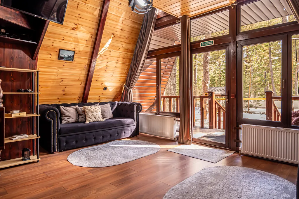 Аутентичный коттедж с балконом