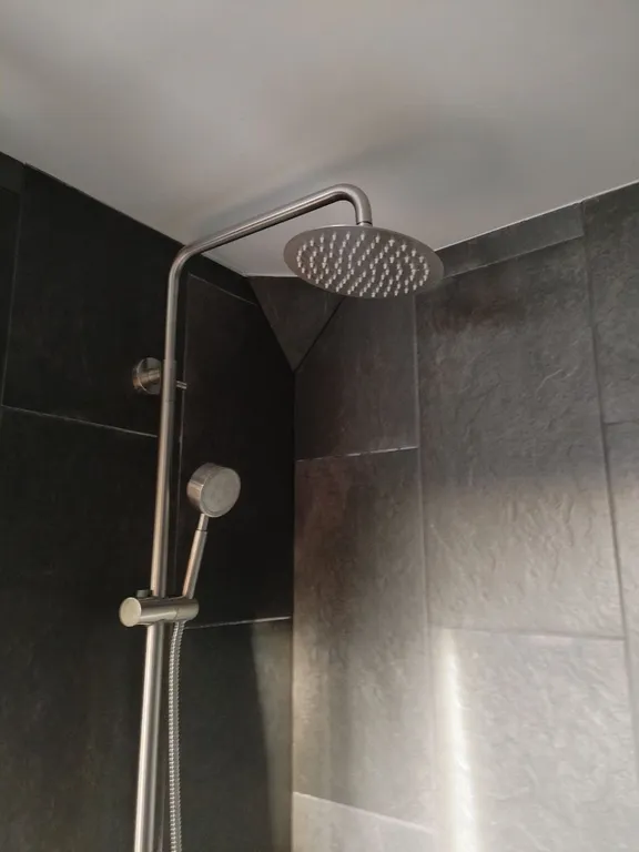 Дом на холме с сибирским чаном