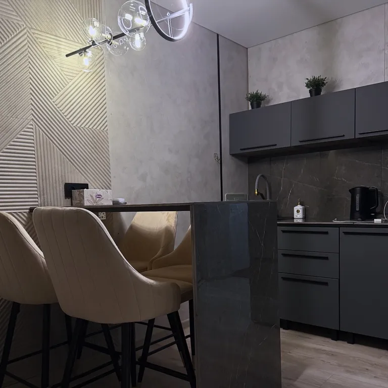 Зеркальный дом на воде