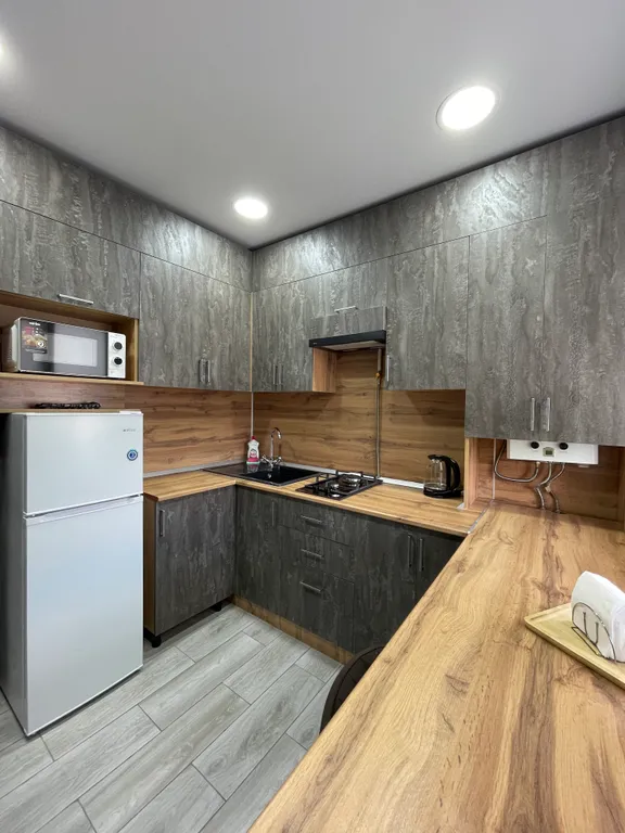 Компактная двушка в балконом и видом на сквер в районе АЭТЗ