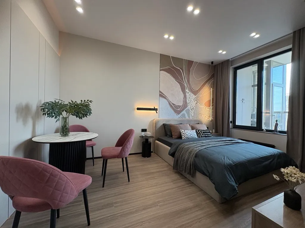 Абсолютно новая квартира в центре на набережной