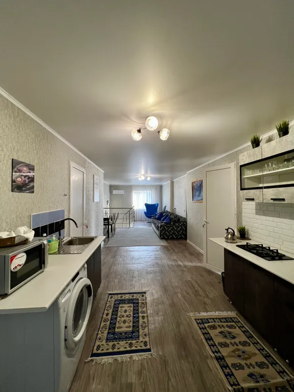 Этаж в частном доме с отдельным входом и баней на территории