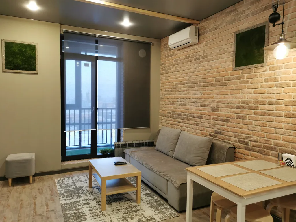 Квартира в люкс доме с парковкой в 10 минутах пешком от площади Ленина