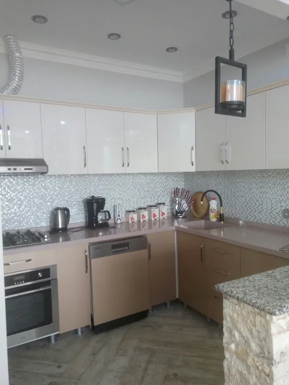 Квартира 3-комнатная Квартира — Батуми