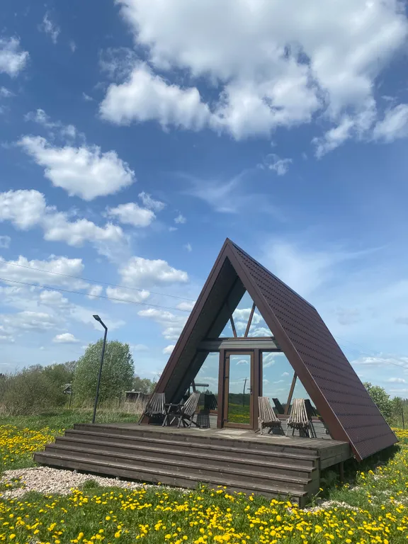 Треугольный дом