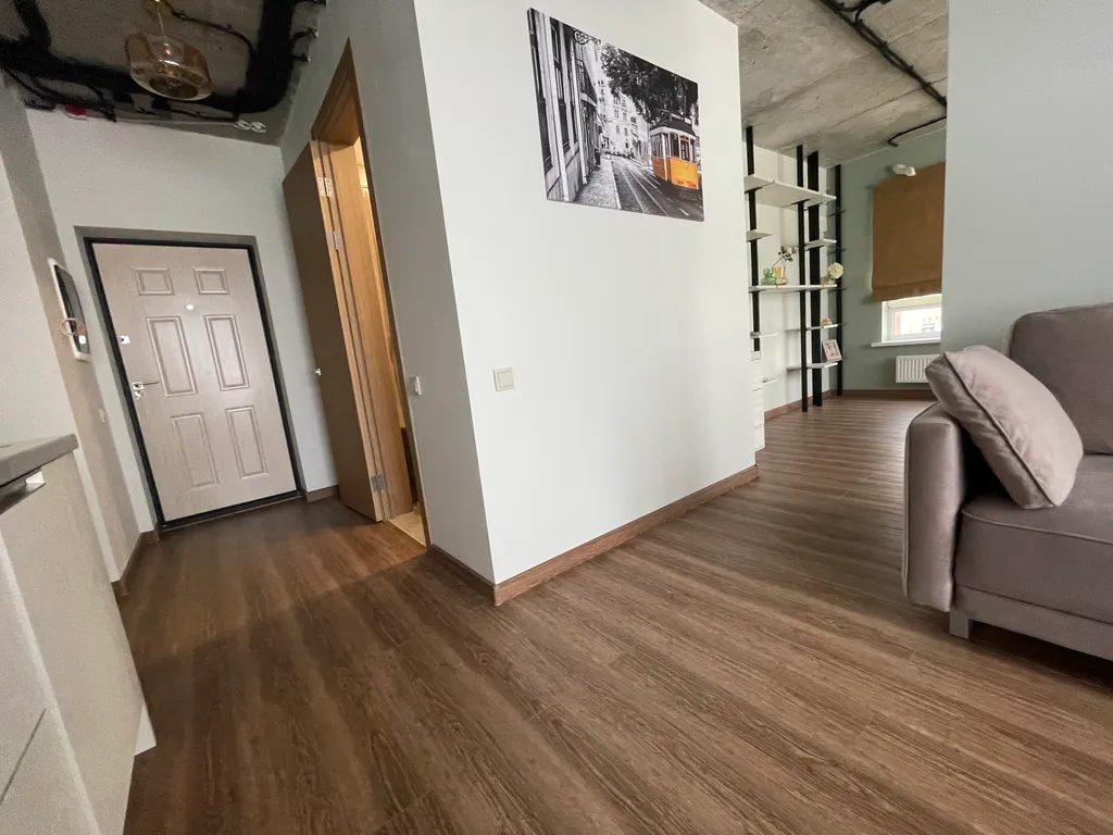 Просторная и светлая квартира с огромными окнами