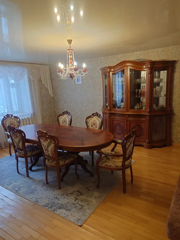 Просторная 4-х комнатная квартира в центре города