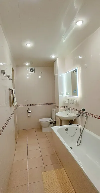 Квартира в центре с видом на набережную и горы