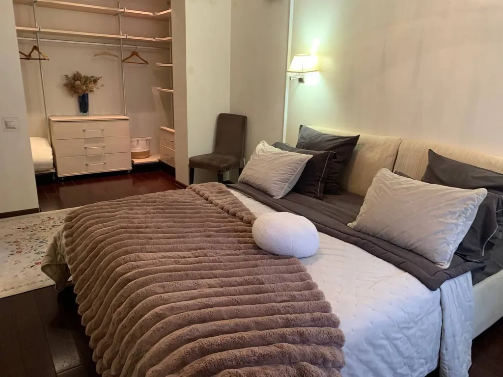 Дом с садом в центре рядом с набережной