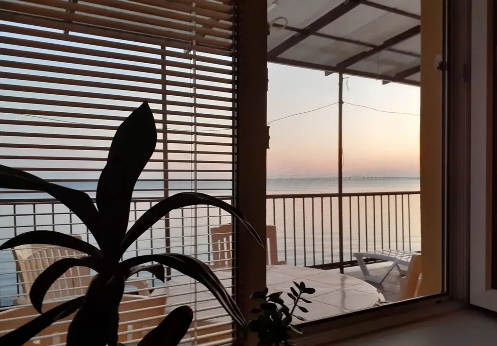 Дом-эллинг на берегу Керченского пролива