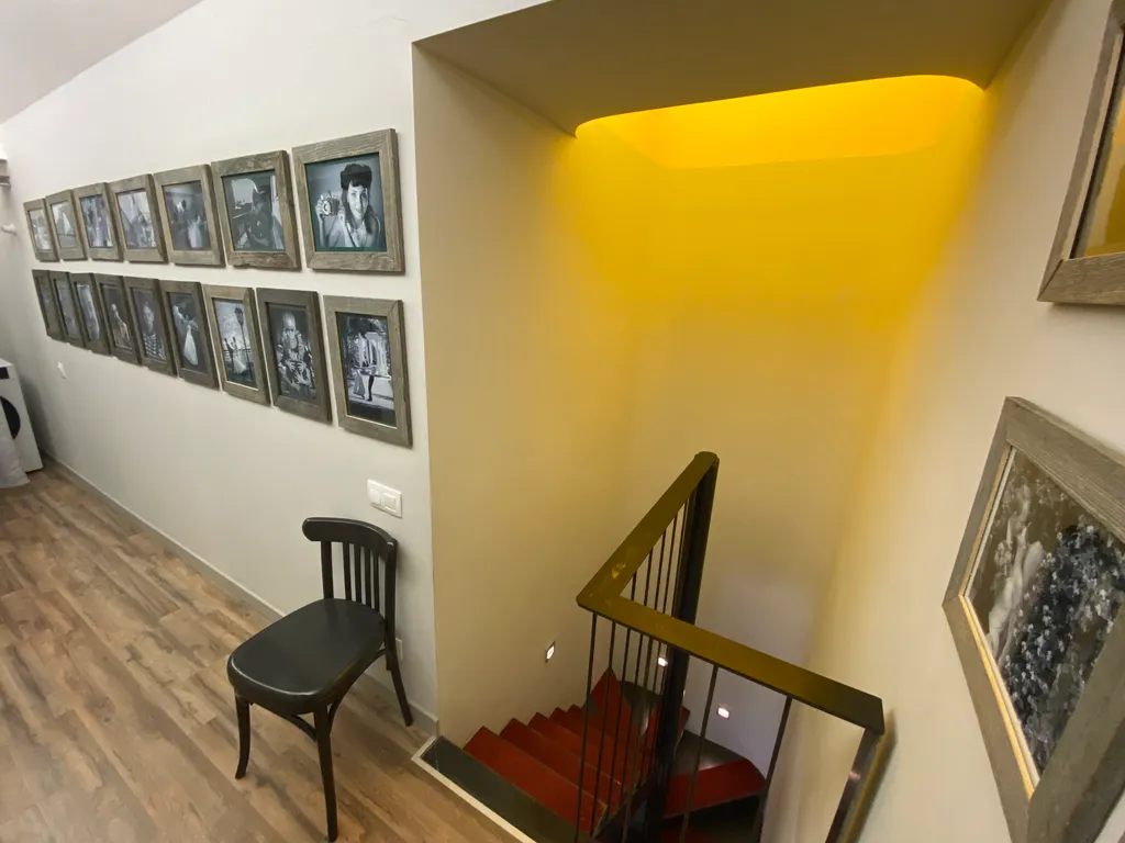 Двухуровневая квартира на набережной для большой компании