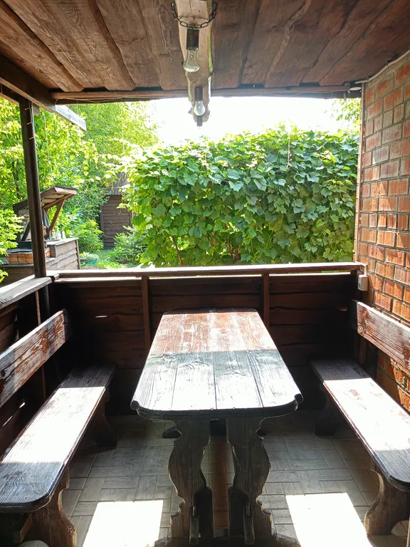 Дом Стрела на берегу водоема с баней и очагом