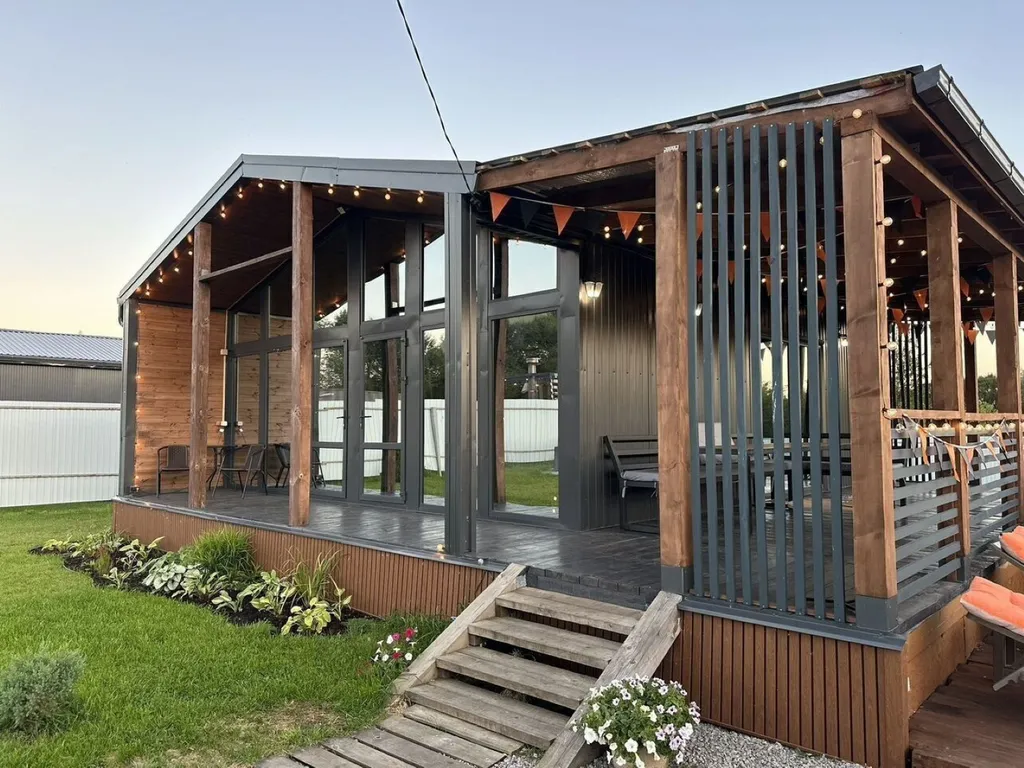 Современный дом с баней и чаном