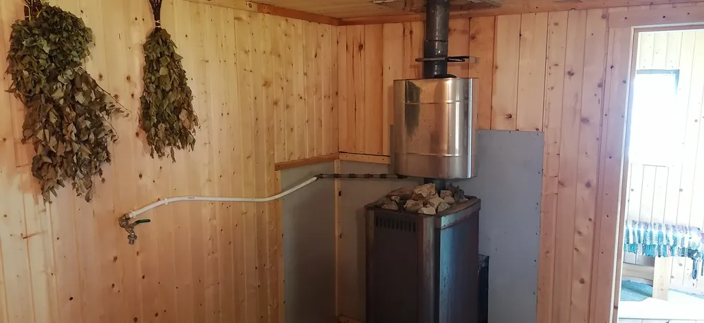 Дом рядом с озером