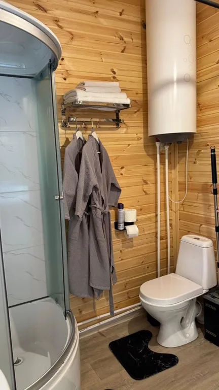 Дом с баней и ванна в лесу