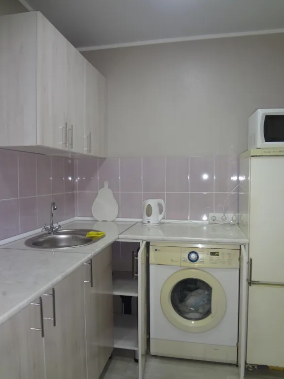 рядом море, песчаный пляж, яхт-клуб