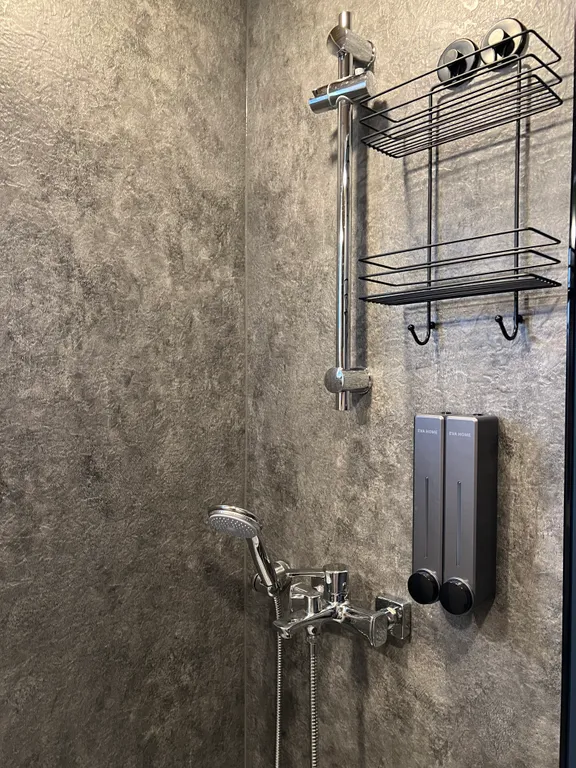 Коттедж Дизайнерский дом в лесу с одной спальней — Шерегеш