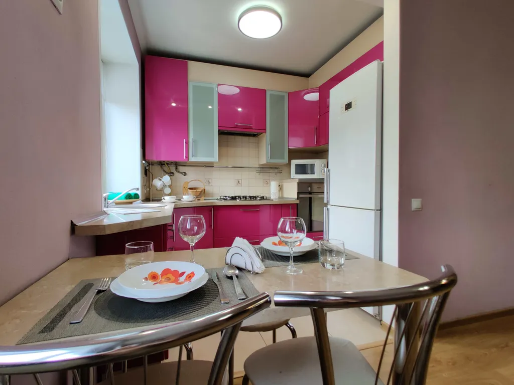 2-комнатная в центре с видом на сквер