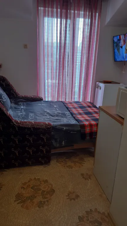 Студия на причале с видом на яхты  и чаек