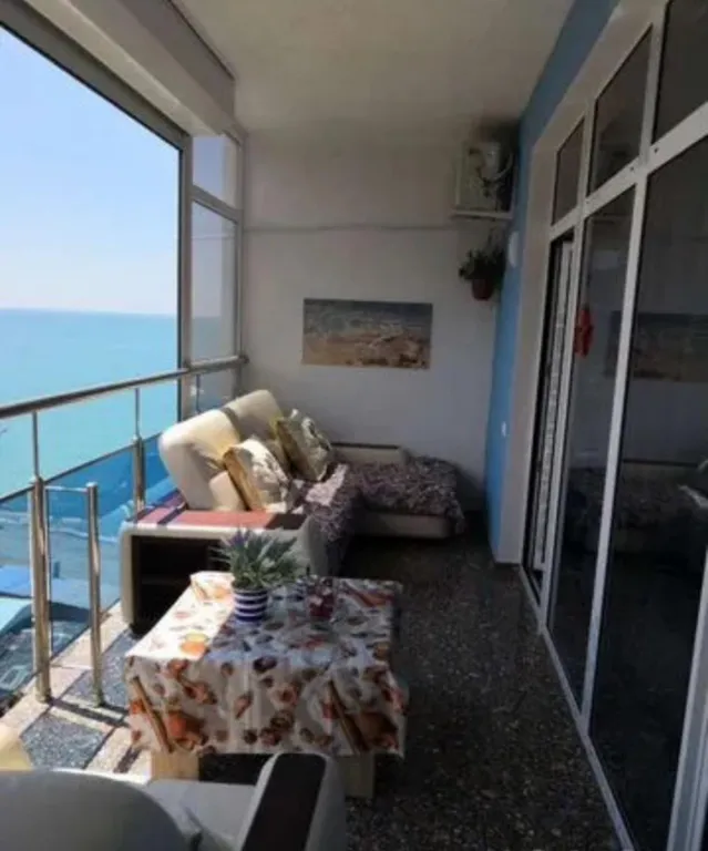 Элитная квартира с выходом на собственный пляж