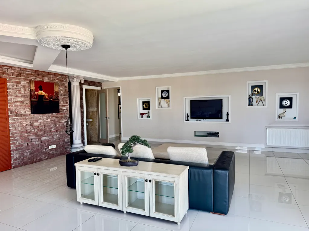 Новострой с панорамным видом на б. Пушкина