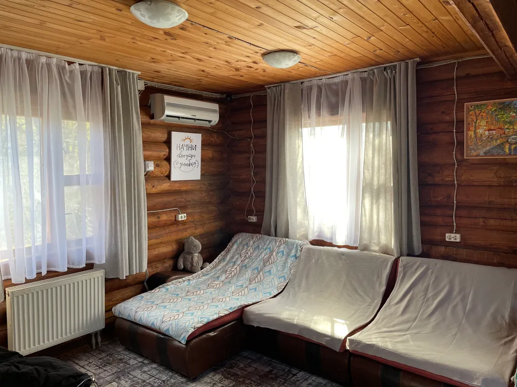 Коттедж Коттедж Уютный 2х этажный классический сруб с 2 спальнями и гостиной — Сириус