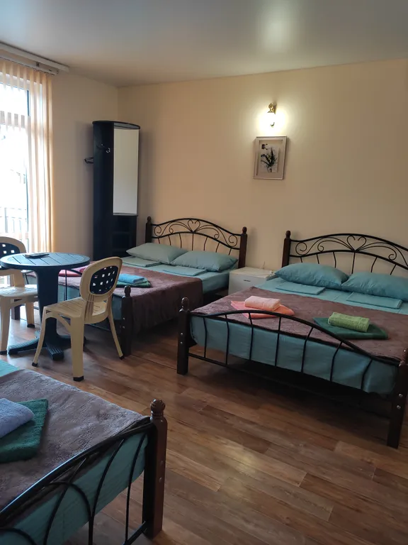 Квартира Семейная уютная комната, с балконом — аренда посуточно в Архипо-Осиповка