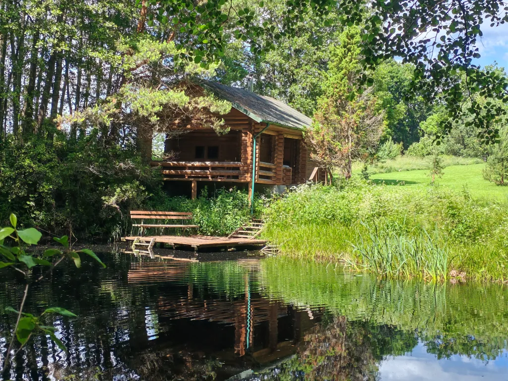 Хутор возле леса и озер