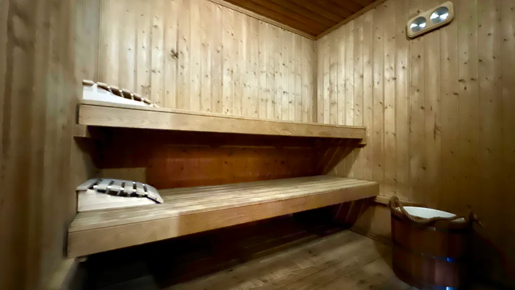 Дом у моря с личным парком, бассейном и сауной