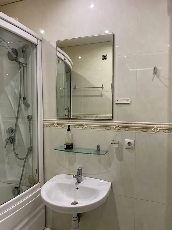 2-комнатная квартира в центре рядом с парком воинов Интернационалистов