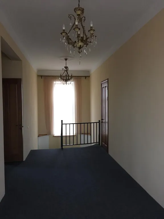 8-комнатный Дом