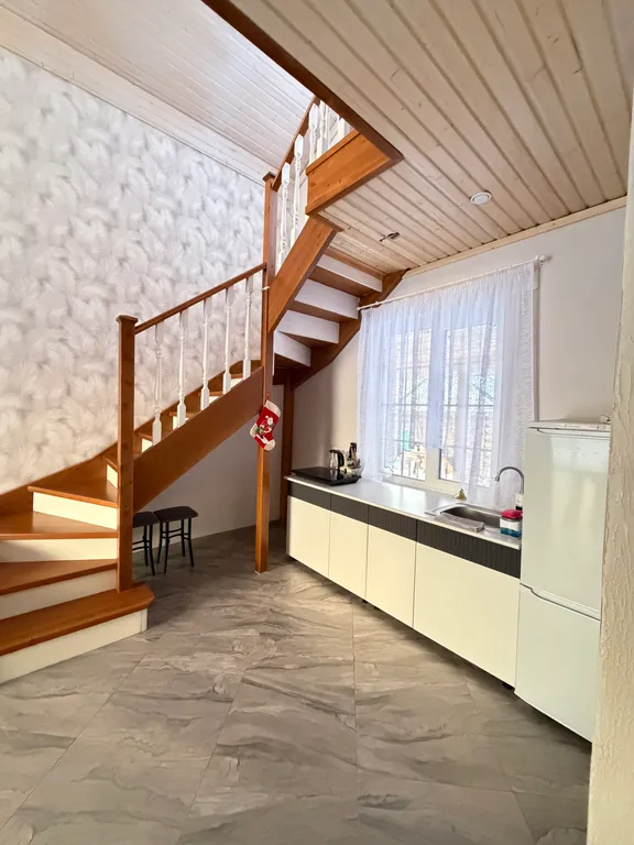 Новый уютный дом в тихом месте