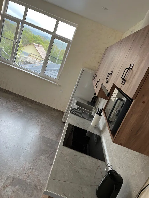 Номер люкс с видом на горы и всегда теплым бассейном