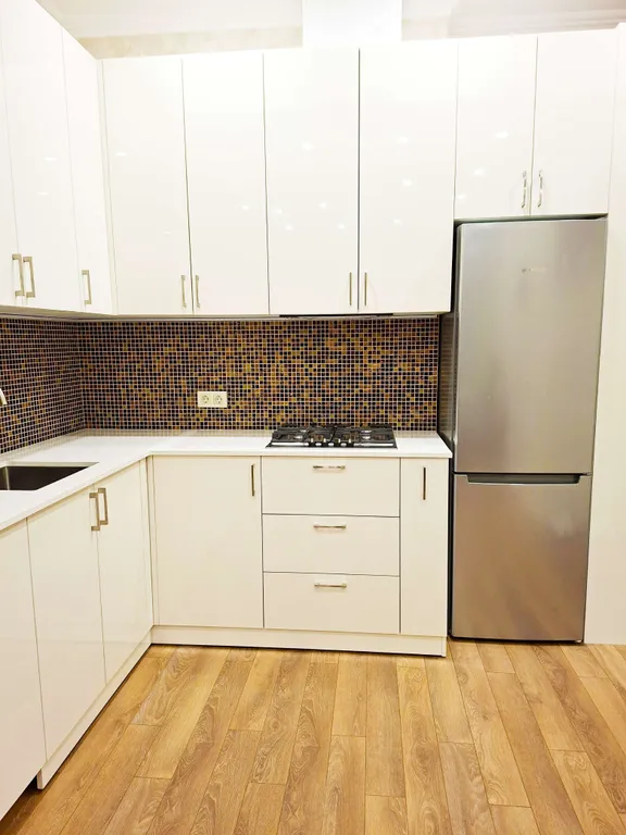 Просторная трехкомнатная квартира в центре Тбилиси с видом на рекуКуру