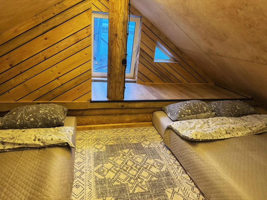 Дом на берегу озера Лососинное