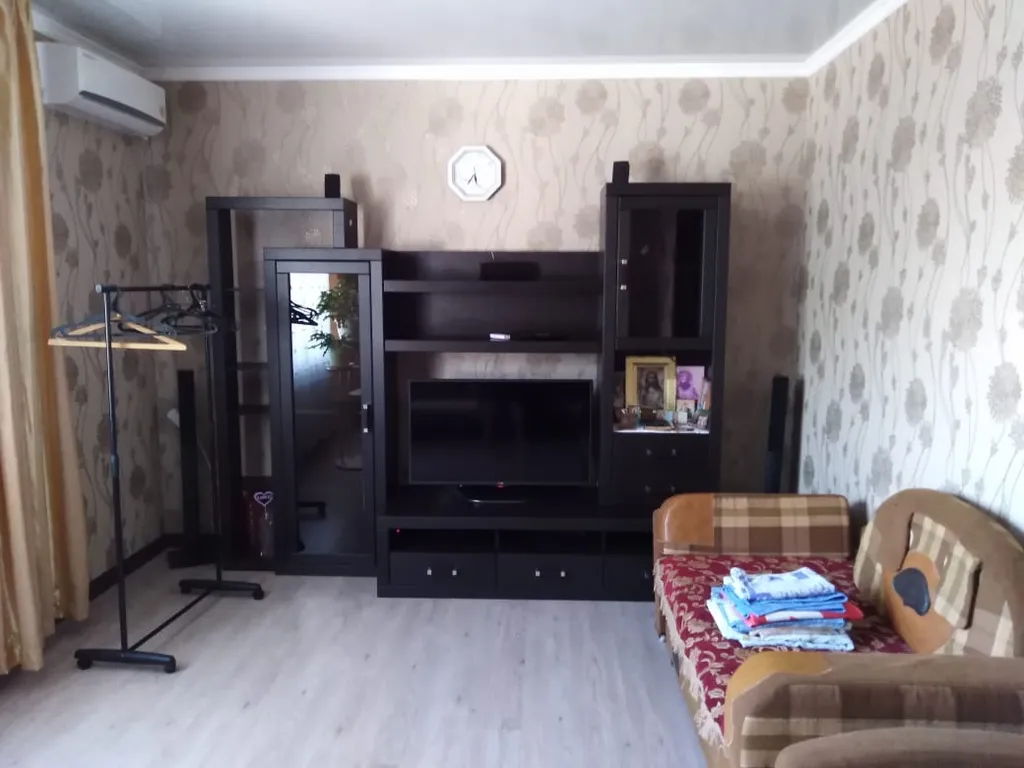 Отдельный 2-х этажный благоустроенный дом в тихом районе у моря