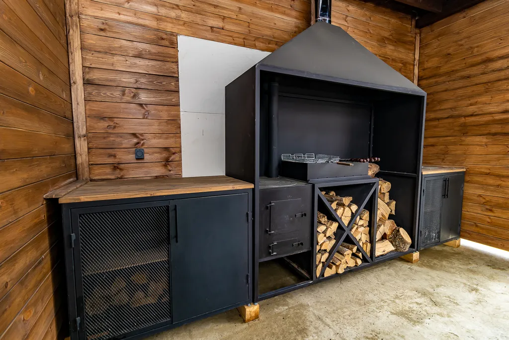 Дом с беседкой, чаном и баней