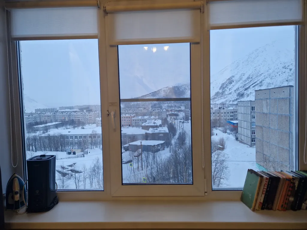 Хибины зовут! Уютное гнездышко для горнолыжников у подножия горы.