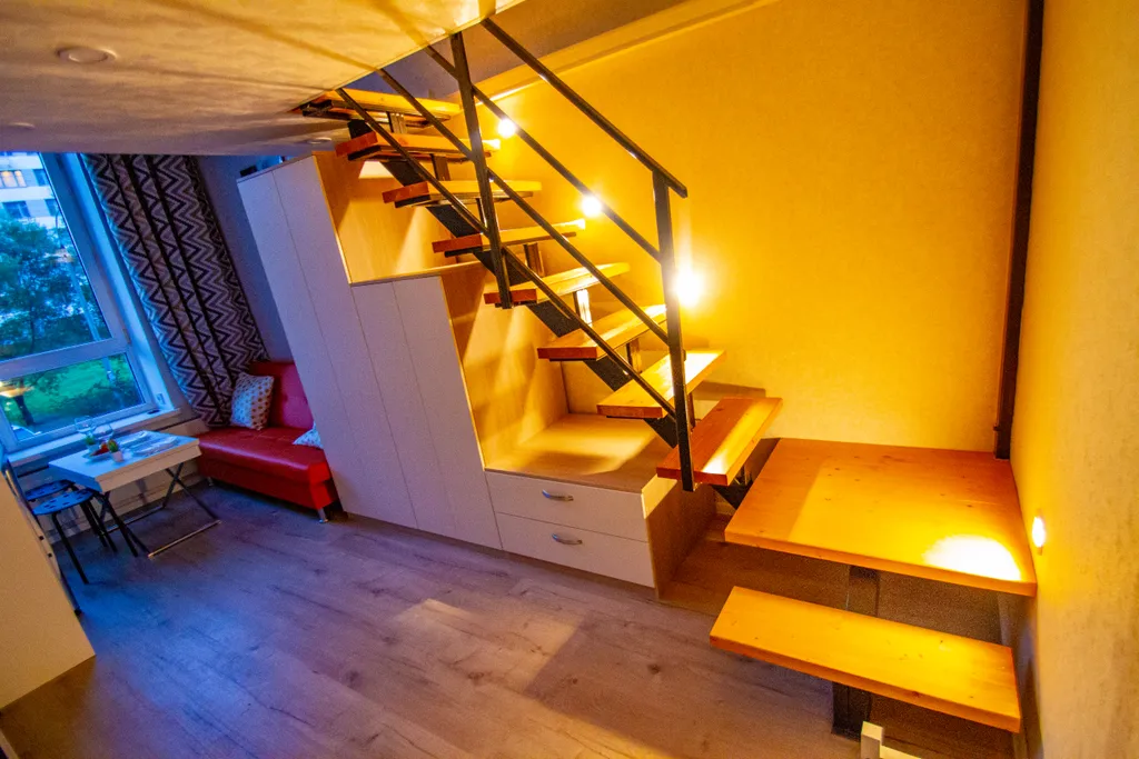 Двухъярусная студия с дизайнерским ремонтом