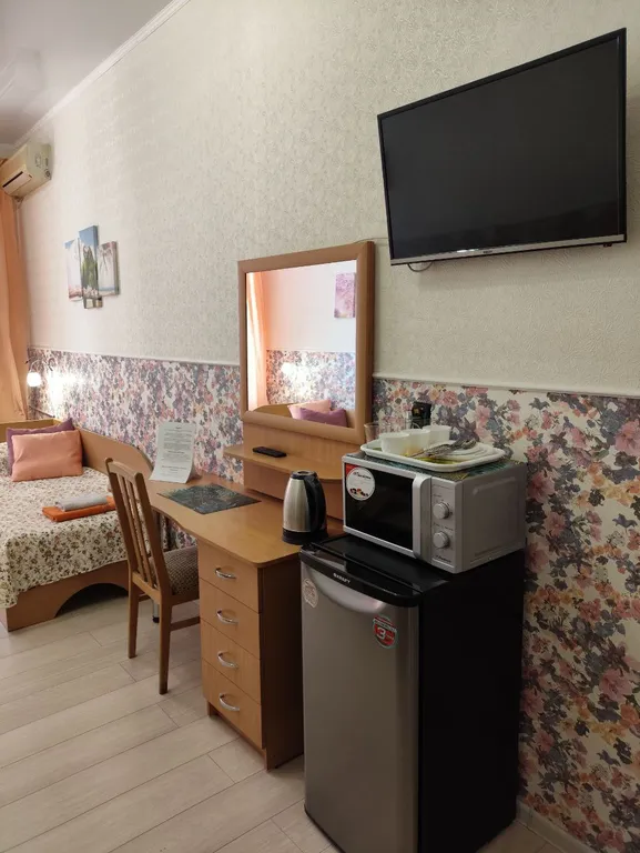 Трехместный номер с 2  кроватями и диваном. Стандарт с видом на море.