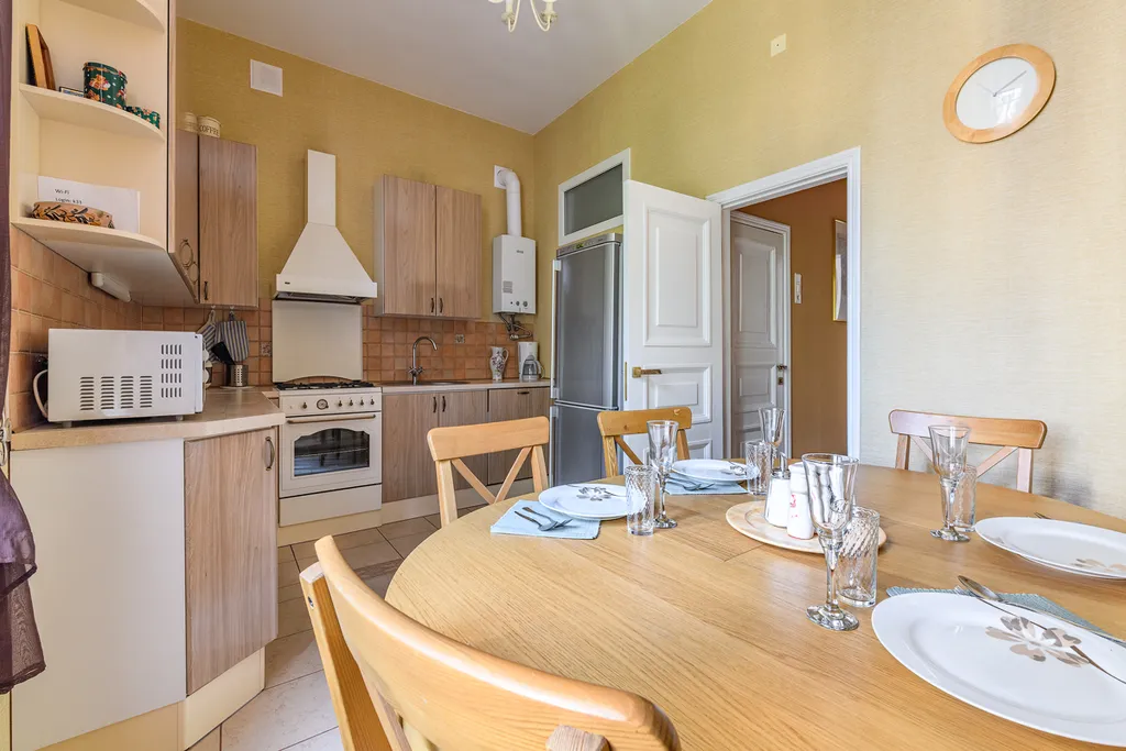 Роскошная квартира с балконом и парковкой рядом с Петропавловкой