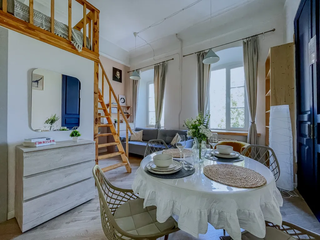 Двухуровневая квартира. Все в пешей доступности — аренда посуточно в Астрахань