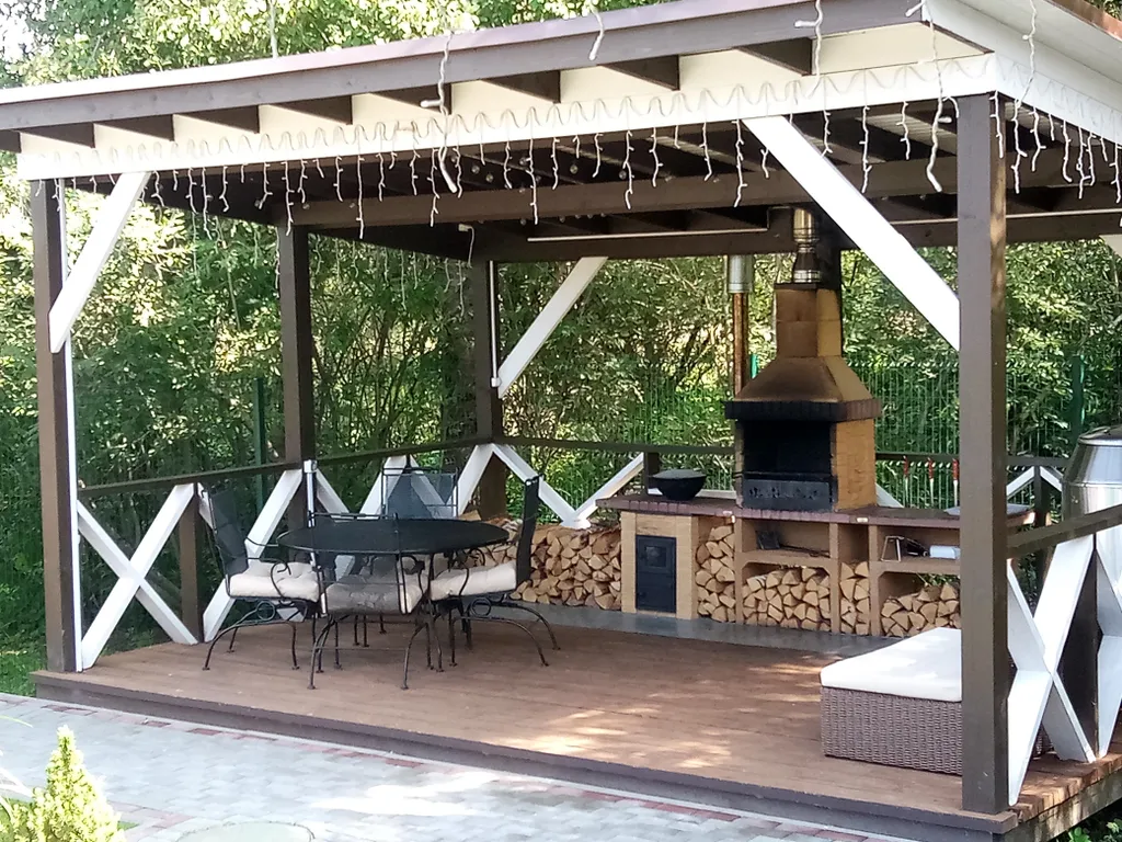 Уютный коттедж с баней и подогреваемой купелью.