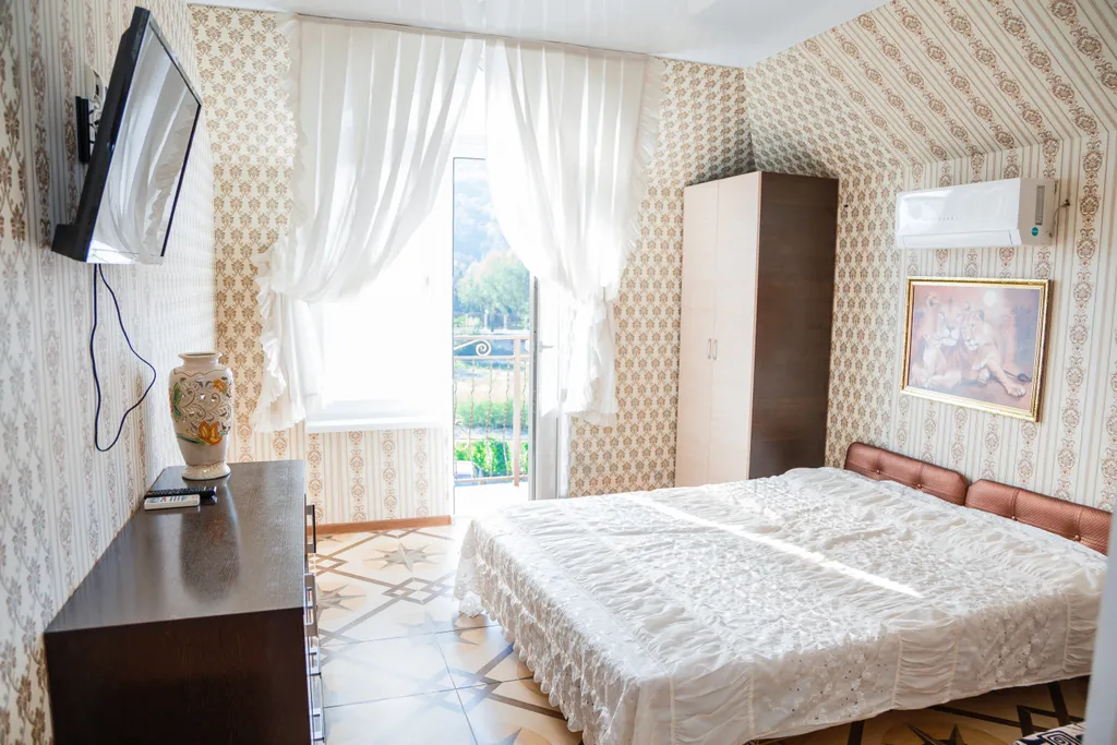 Квартира Двухкомнатный номер с балконом — аренда посуточно в Небуг