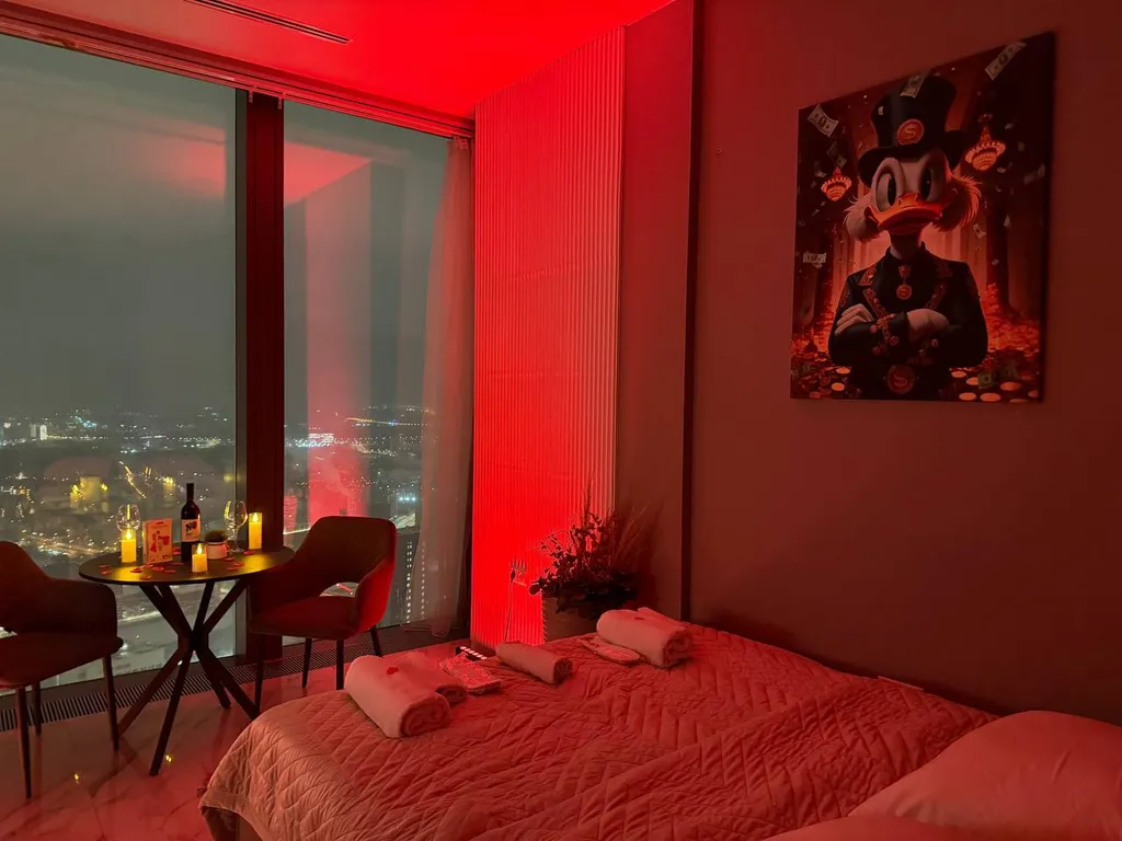 Апартамент с джакузи у окна