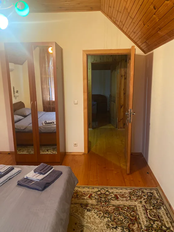 Дом на берегу реки