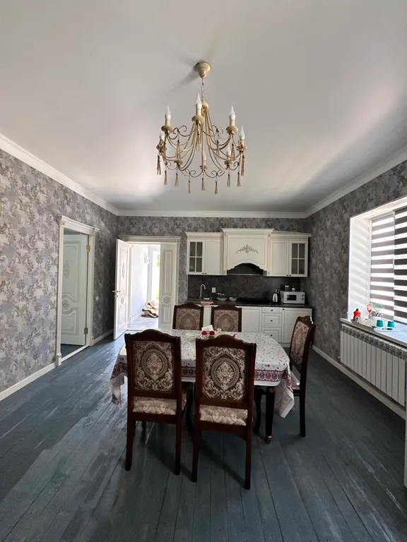 Сдается новый дом у берега моря.