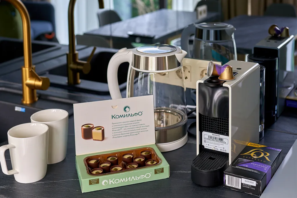 Метрополь ЛаМар (3-х комн люкс) апартаменты с балконом и бассейном на